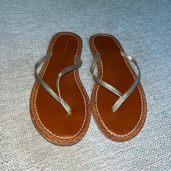 Vineyard vines gold Sandals flip flops 9 - Picture 2 of 4